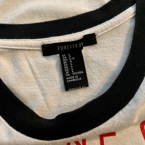 Sleeveless Graphic Crop Top - Picture 2 of 4